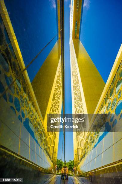 the dubai frame - shinging golden building to visit dubai from height - dubai frame stockfoto's en -beelden