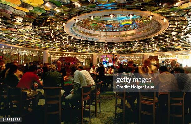 gamblers at reef casino. - casino interior fotografías e imágenes de stock
