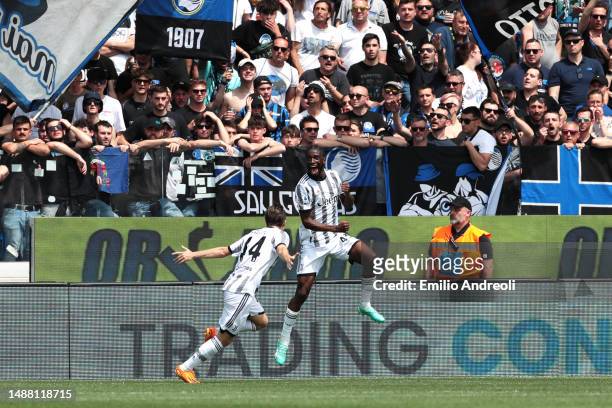 Samuel Iling-Junior of Juventus celebrates after scoring the team's first goal with teammate Nicolo Fagioli during the Serie A match between Atalanta...