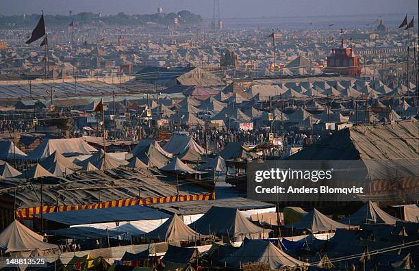endless tent city during the maha kumbh mela festival. - allahabad city stock-fotos und bilder