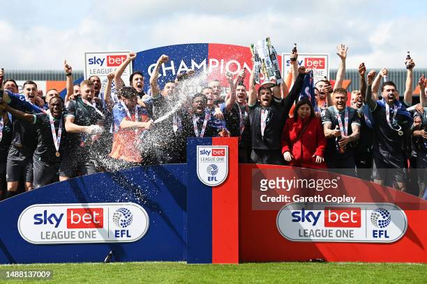 Joe Edwards of Plymouth Argyle lifts the Sky Bet League One trophy with teammates after victory against Port Vale in the Sky Bet League One match...