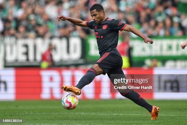 Serge Gnabry of FC Bayern Munich runs with the ball during the Bundesliga match between SV Werder Bremen and FC Bayern München at Wohninvest...