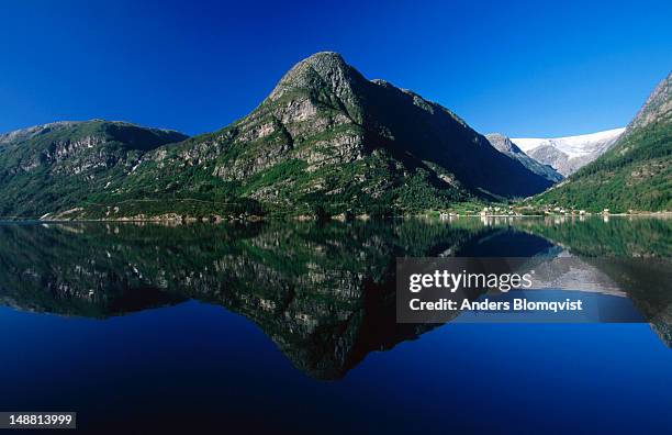 lake sandvinvatnet and folgefonna glacier just south of odda in hardangerfjord area. - hardangerfjord ストックフォトと画像