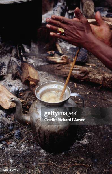 making tea in the kitchen of a restaurant at the mani rimdu festival at chiwang gompa (monastery). - mani rimdu festival stock-fotos und bilder