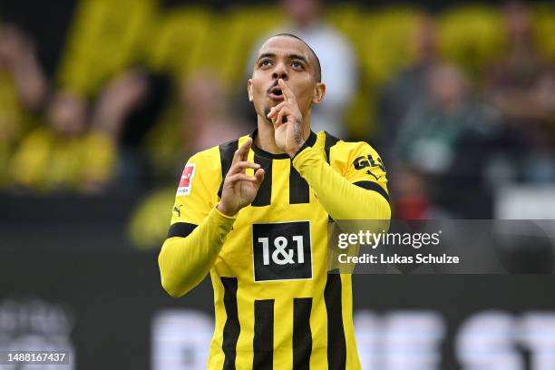 Donyell Malen of Borussia Dortmund celebrates after scoring the team's third goal during the Bundesliga match between Borussia Dortmund and VfL...