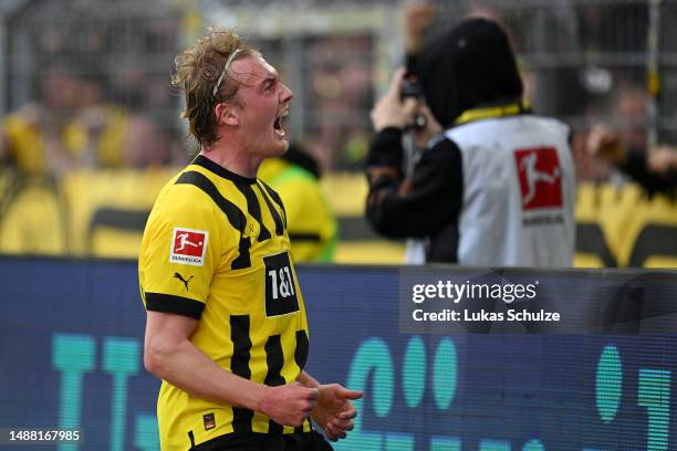 Julian Brandt of Borussia Dortmund celebrates after teammate Donyell Malen scoring the team's third goal during the Bundesliga match between Borussia...