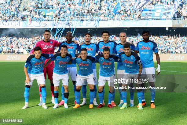 Napoli players pose for a team photo prior to the Serie A match between SSC Napoli and ACF Fiorentina at Stadio Diego Armando Maradona on May 07,...