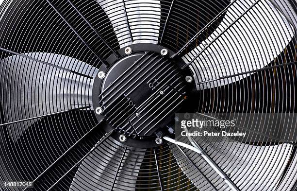 an electric air conditioning fan - ventilateur électrique photos et images de collection