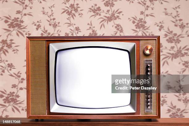retro television set - old livingroom stock-fotos und bilder
