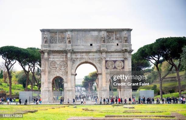 huge arch. - arch of constantine stock pictures, royalty-free photos & images