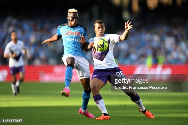 Victor Osimhen of SSC Napoli battles for possession with Igor of ACF Fiorentina during the Serie A match between SSC Napoli and ACF Fiorentina at...
