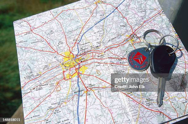 Paper Map In Car Paper Map Car Photos et images de collection - Getty Images
