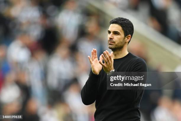 Mikel Arteta, Manager of Arsenal, acknowledges the fans after the Premier League match between Newcastle United and Arsenal FC at St. James Park on...