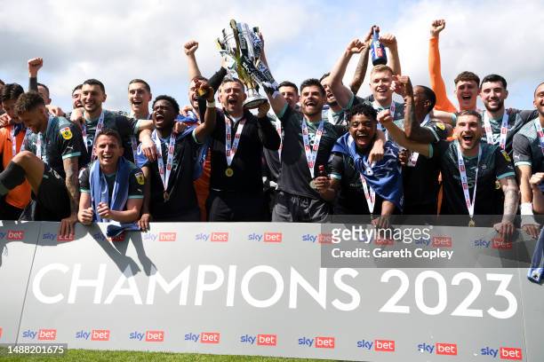Joe Edwards of Plymouth Argyle lifts the Sky Bet League One trophy with teammates after victory against Port Vale in the Sky Bet League One match...