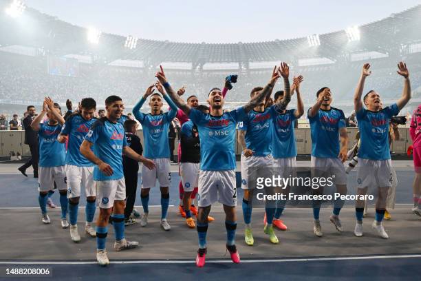 Players of SSC Napoli celebrate victory after the Serie A match between SSC Napoli and ACF Fiorentina at Stadio Diego Armando Maradona on May 07,...