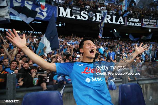 Kim Min-Jae of SSC Napoli celebrates victory after the Serie A match between SSC Napoli and ACF Fiorentina at Stadio Diego Armando Maradona on May...