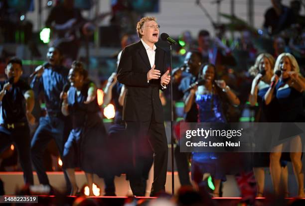 Steve Winwood performs on stage during the Coronation Concert on May 07, 2023 in Windsor, England. The Windsor Castle Concert is part of the...