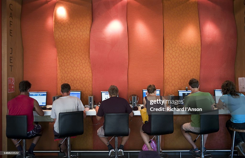 People at internet cafe at Canberra City YHA.