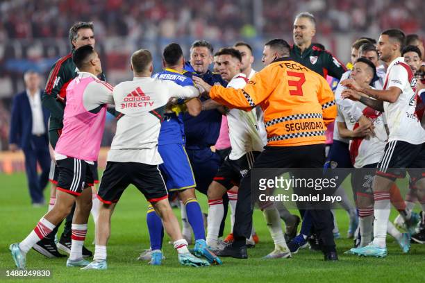 Miguel Merentiel of Boca Juniors argues with players of River Plate during a Liga Profesional 2023 match between River Plate and Boca Juniors at...