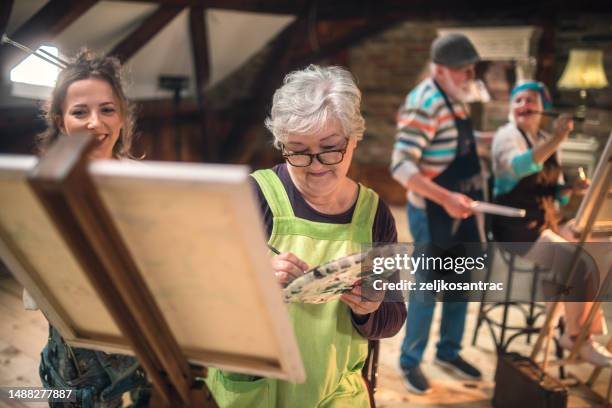 group of seniors attending art class with teacher - art class stock pictures, royalty-free photos & images