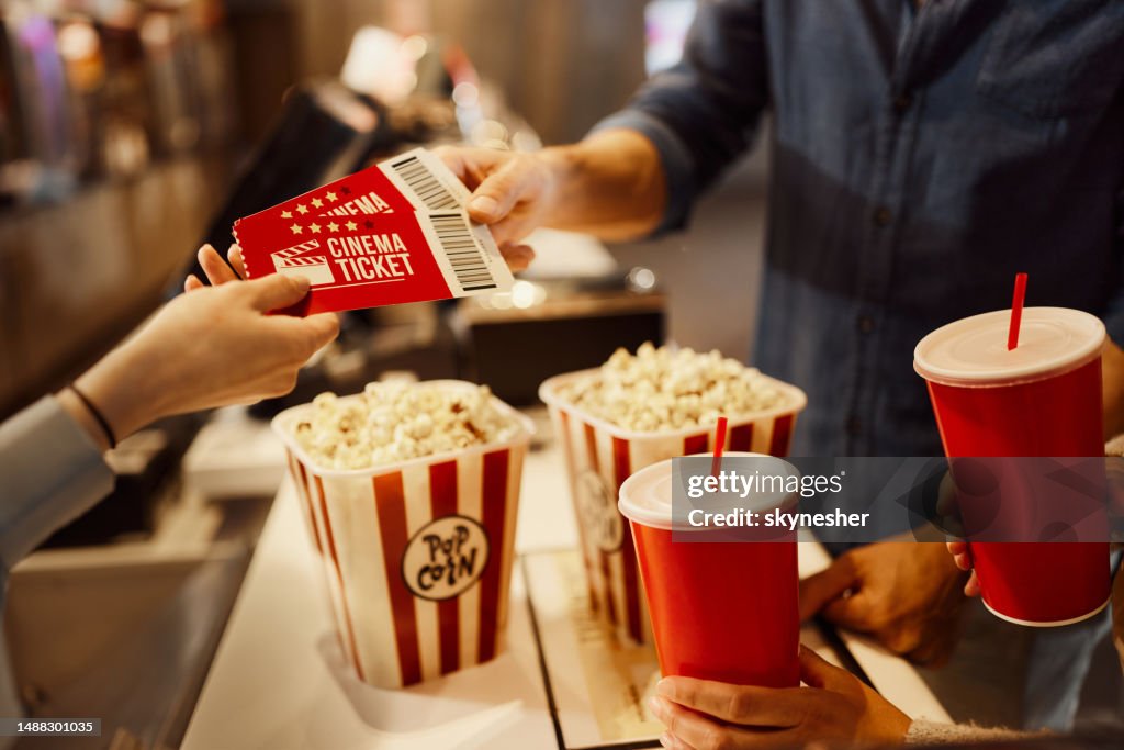 ¡Comprando entradas de cine!