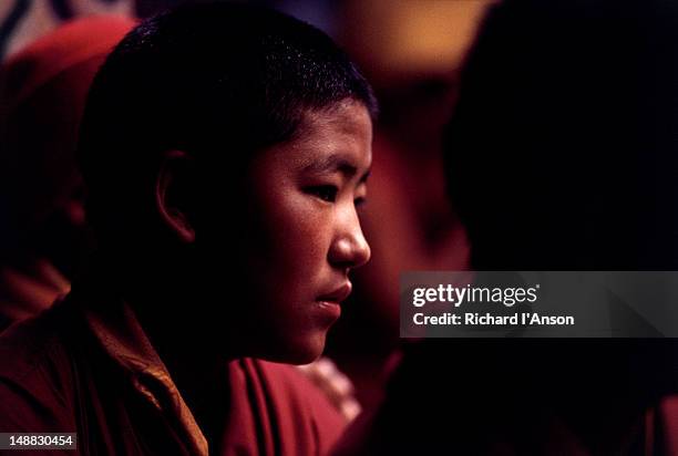 portrait of a novice monk at the mani rimdu festival at chiwang gompa (monastery). - mani rimdu festival stock-fotos und bilder