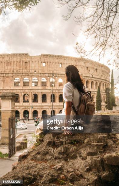 tourist woman in rome by the coliseum - eur rome stock pictures, royalty-free photos & images