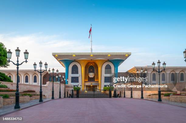 al alam palace in old muscat, oman - al alam royal palace stockfoto's en -beelden