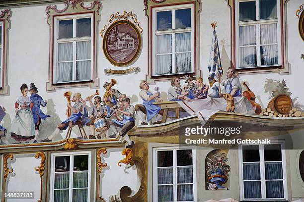 house facade adorned with bavarian themes in 'luftlmalerei' (wall murals in fresco technique). - oberammergau stock pictures, royalty-free photos & images