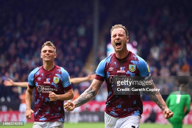 Ashley Barnes of Burnley celebrates after scoring the team's second goal during the Sky Bet Championship between Burnley and Cardiff City at Turf...
