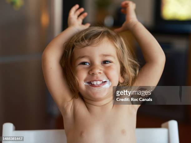 girl eating a yogurt - baby eating yogurt stockfoto's en -beelden