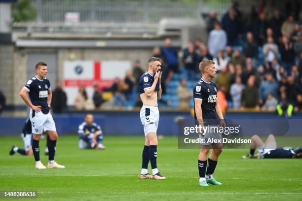 Players of Millwall look dejected following defeat to Blackburn Rovers during the Sky Bet Championship between Millwall and Blackburn Rovers at The...