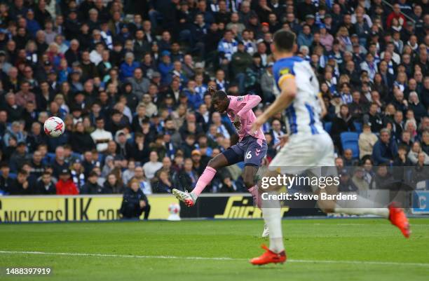 Abdoulaye Doucoure of Everton scores the team's second goal during the Premier League match between Brighton & Hove Albion and Everton FC at American...