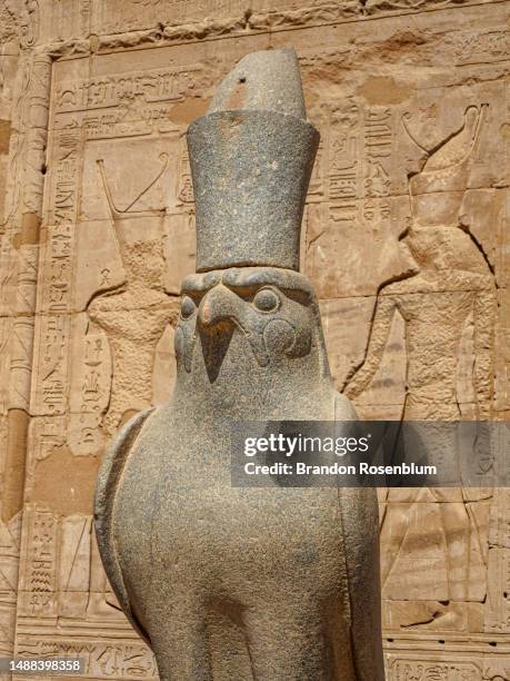 the temple of horus at edfu, egypt - horus fotografías e imágenes de stock