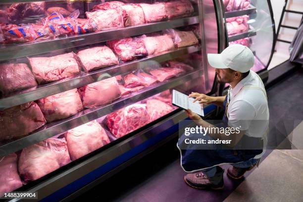 man working at a butcher's shop doing an inventory - cultivated meat stock pictures, royalty-free photos & images