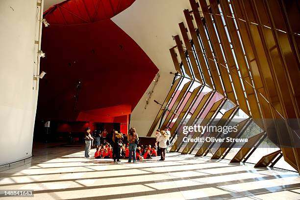 school children at national museum of australia. - canberra museum stock pictures, royalty-free photos & images