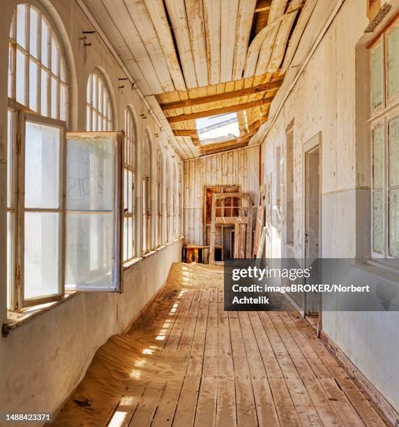 ruin, kolmannskuppe, ghost town, luederitz, namibia - kolmanskop namibia photos et images de collection