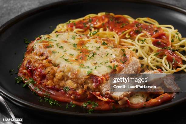 chicken parmesan with spaghetti - breaded chicken stock pictures, royalty-free photos & images