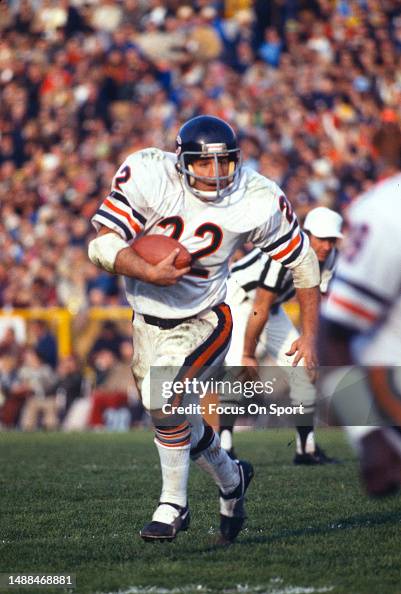 Jimmy Musso Johnny Musso of the Chicago Bears runs the ball against the Green Bay ...