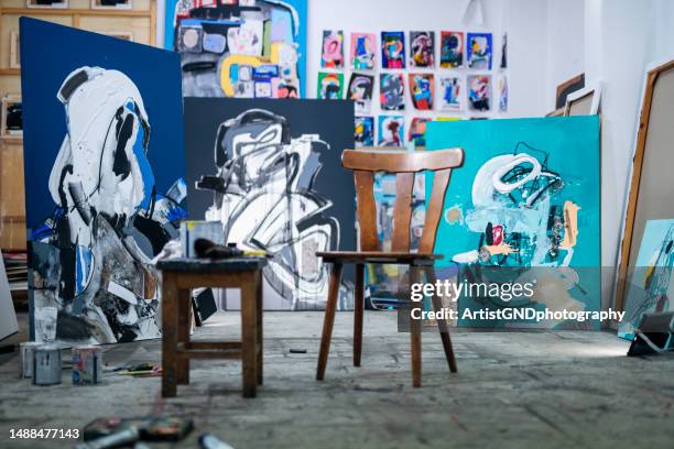 artist's studio. - kunstatelier stockfoto's en -beelden