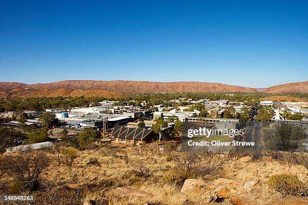 alice springs seen from anzac hill. - northern territory stock-fotos und bilder
