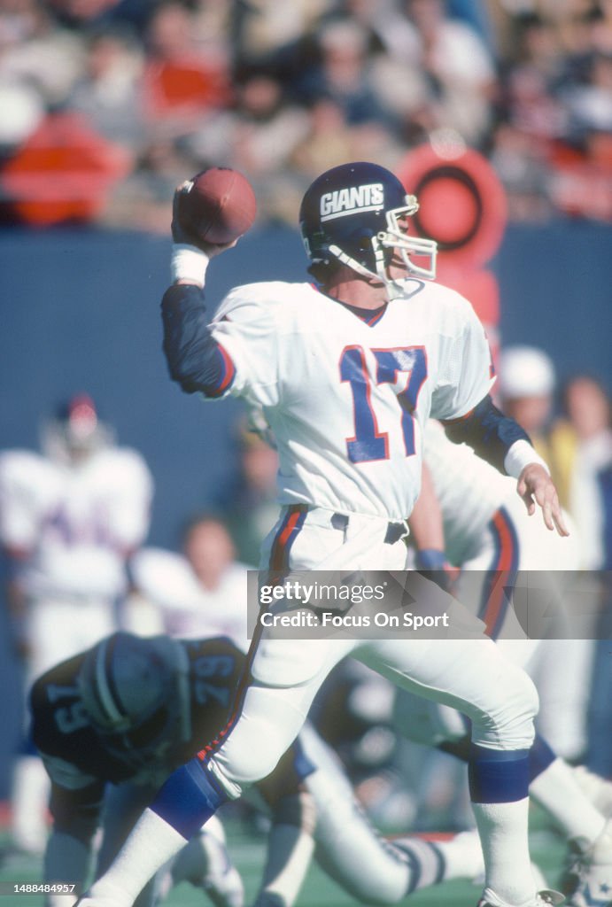 Jeff Rutledge Rams Jeff Rutledge of the New York Giants sets up to pass against the ...