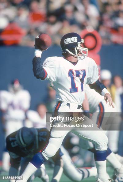 Jeff Rutledge Texas Jeff Rutledge of the New York Giants sets up to pass against the ...