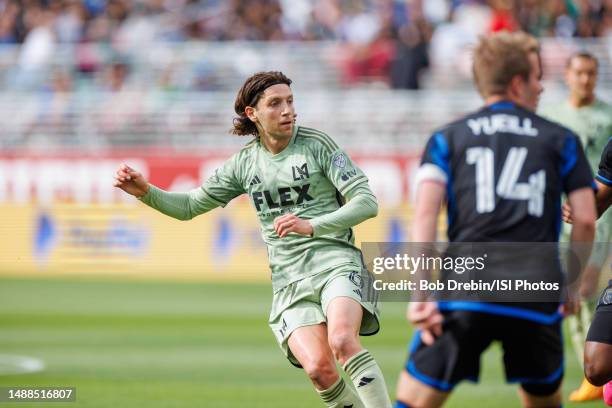 Ilie Sánchez of Los Angeles FC reacts after kicking the ball during a game between Los Angeles FC and San Jose Earthquakes at Levi's Stadium on May...