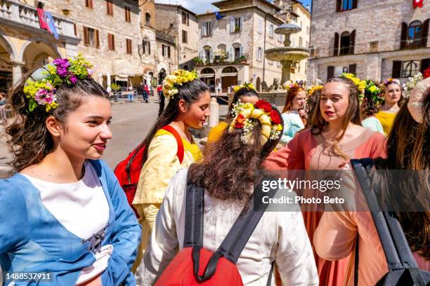 some girls in medieval clothes during the calendimaggio festival in the heart of assisi in umbria - may day celebrations around the world stock pictures, royalty-free photos & images