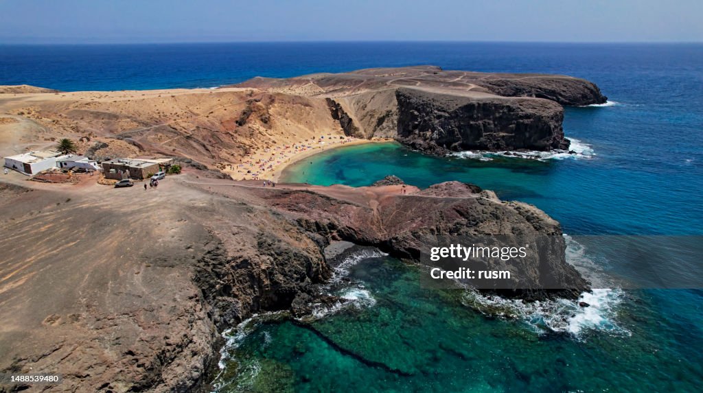 Luftpanorama von Papagayo Beach (Playa del Papagayo), Lanzarote, Kanarische Inseln, Spanien.