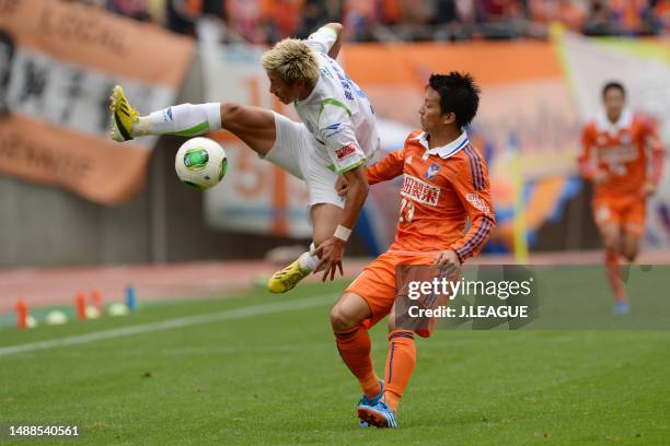 Kaoru Takayama of Albirex Niigata controls the ball against Atomu Tanaka of Albirex Niigata during the J.League J1 match between Albirex Niigata and...