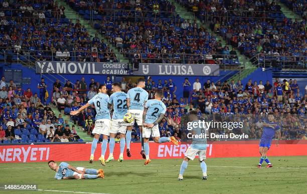 Munir El Haddadi of Getafe CF takes a free kick during the LaLiga Santander match between Getafe CF and RC Celta at Coliseum Alfonso Perez on May 03,...