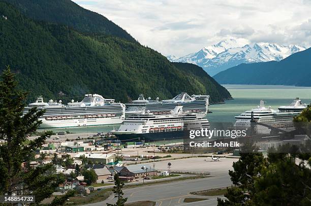 town from above with cruise ships. - skagway stock-fotos und bilder