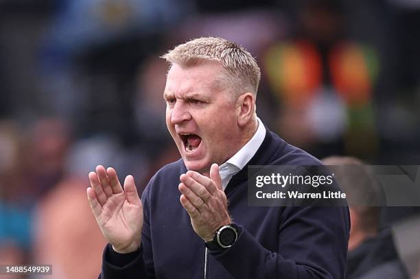 Dean Smith, Manager of Leicester City instructs his players during the Premier League match between Fulham FC and Leicester City at Craven Cottage on...